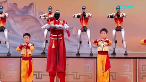 Повече роботи, отколкото артисти на сцената за Китайската Нова година