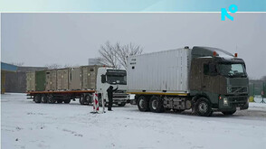 Камион от конвой на американската армия закъса в снега преди Дунав мост