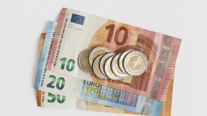 Ръстът на заплатите в еврозоната се забави през 2025 г. въпреки ниската безработица