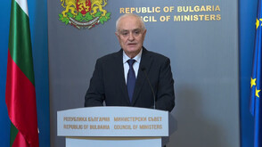 Запрянов: Летището в София не участва в учение, а се използват свободните му места за самолети