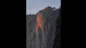Игра на светлината създаде огнен водопад в парка "Йосемити" (ВИДЕО)