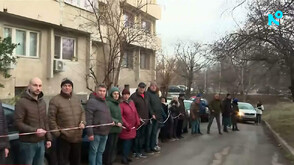 Жива верига пред блок в „Студентски град“ заради спорен строеж, който заплашва да блокира достъпа до него