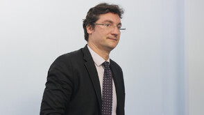 Крум Зарков изключи от листите за изборите 8 депутати, отхвърлили ветото на Йотова за секциите в чужбина