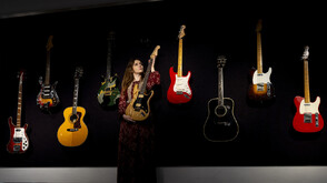 Наддаването за китара на Еди Ван Хален започва от 700 000 долара