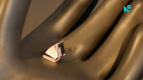 С тегло три грама: Българска миниатюрна книжка ще излети до Луната