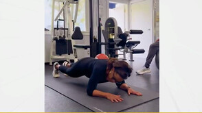 Опра Уинфри се задържа в планк повече от 1 минута