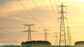 Икономическото министерство разпореди проверки в електроснабдителните дружества заради високи сметки за ток