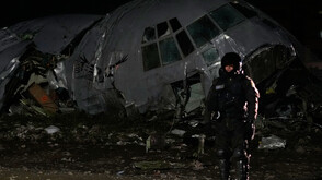 Военен самолет с банкноти се разби в Боливия, има най-малко 15 жертви