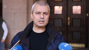 „Възраждане” блокира входа на Министерския съвет