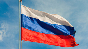 Руските власти са задържали журналист от опозиционния вестник „Новая газета“ след претърсване на офиса на изданието