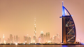 Отломки от ирански дрон подпалиха фасадата на 7-звездния хотел „Бурдж ал Араб“ (ВИДЕО)