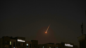 Нови ирански атаки срещу Израел и американски бази в Саудитска Арабия. Техеран остава под обстрел