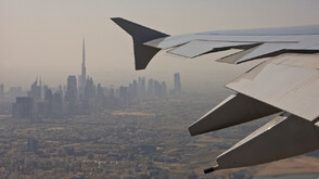 Възстановяват частично въздушния трафик над Дубай