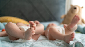 Близнаците, за които много сърца се отвориха: Бебетата отиват в приемно семейство до дни