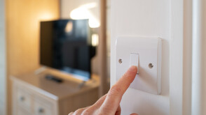 Сметките за ток у нас - по-големи отколкото в чужбина