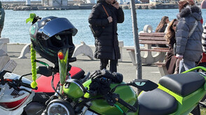 Десетки жени от Бургас отбялязаха 8-и март на мотори