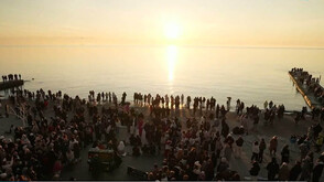 Жителите на Одеса посрещат изгрева под звуците на пиано (ВИДЕО)