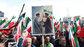 Хиляди се събраха в Техеран в подкрепа на новия си лидер (ВИДЕО)