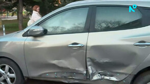 Шофьор помете паркирани коли в София. Видео показва, че жена е избягала от местопроизшествието