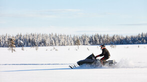 Родителите на детето, ударено от моторна шейна в Банско, настояват за залавяне на водача