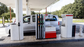 След скока на цените: Френски шофьори пътуват до съседни държави, за да зареждат по-евтино гориво