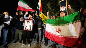 Съпругата на покойния върховен лидер на Иран е жива, съобщиха ирански медии