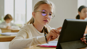 Започва изплащането на втория транш от помощи за учениците