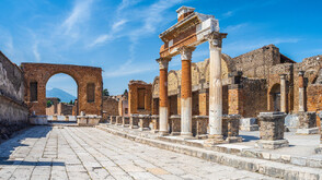 Любов, изписана върху камък: Откриха древни графити в Помпей