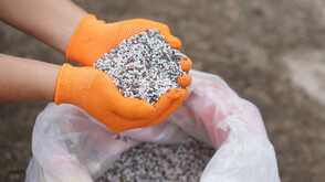 Скъпите торове притискат фермерите