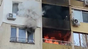 Пожар в блок в столицата, тече евакуация (ВИДЕО)