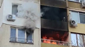 Пожар в блок в София, тече евакуация (ВИДЕО)