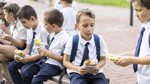 БАБХ откри растеж на бактерии и плесени в училищни сандвичи