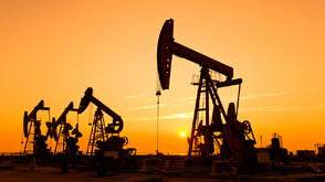 Ново поскъпване на петрола с близо 3% въпреки частичното раздвижване в Ормузкия проток