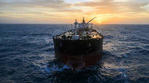 Ракета удари танкер край пристанището на Фуджейра в ОАЕ