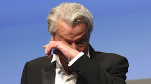 Синът на Ален Делон пред съда в Париж: Действах, за да защитя баща си