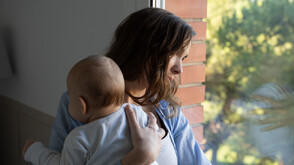 Проучване разкрива тревожни данни за психичното здраве на майките у нас