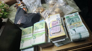 Задържаха криминално проявен с тефтери с имена и големи суми пари в Ботевград