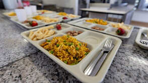 Как се хранят учениците: Плесен и храна с изтекъл срок