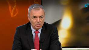 Министърът на образованието: На територията на училището не може да се провежда политическа пропаганда