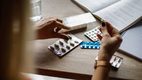 Пациенти пият по 5–6 лекарства наведнъж: Предлагат електронен профилактичен лист