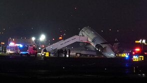 Самолет се сблъска с пожарен автомобил на летище в Ню Йорк, има загинали и ранени (ВИДЕО)