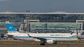 Пожар на летището в Кувейт след удар на дронове по резервоар за гориво