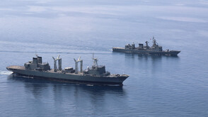 Иран изстреля ракети по американски самолетоносач