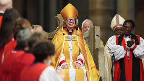 Сара Мълали - първата жена архиепископ на Англиканската църква: Медицинската сестра, която пое по пътя на вярата (СНИМКИ)