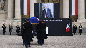 Франция се сбогува с бившия премиер Лионел Жоспен (СНИМКИ)