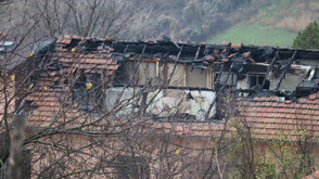 Предадоха на съд двама за смъртта на деветима след пожара в старческия дом в Рояк