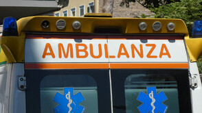 Голямо дърво падна и рани двама души в Рим