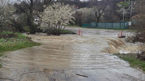 Преля река Черни Лом в село Априлово (ВИДЕО+СНИМКИ)