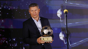 Красимир Балъков с „неудържима енергия” и танци по случай юбилея си (ВИДЕО)