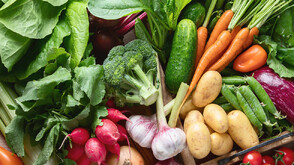 Цените на основните храни: Ръст при зеленчуците, понижение при плодовете